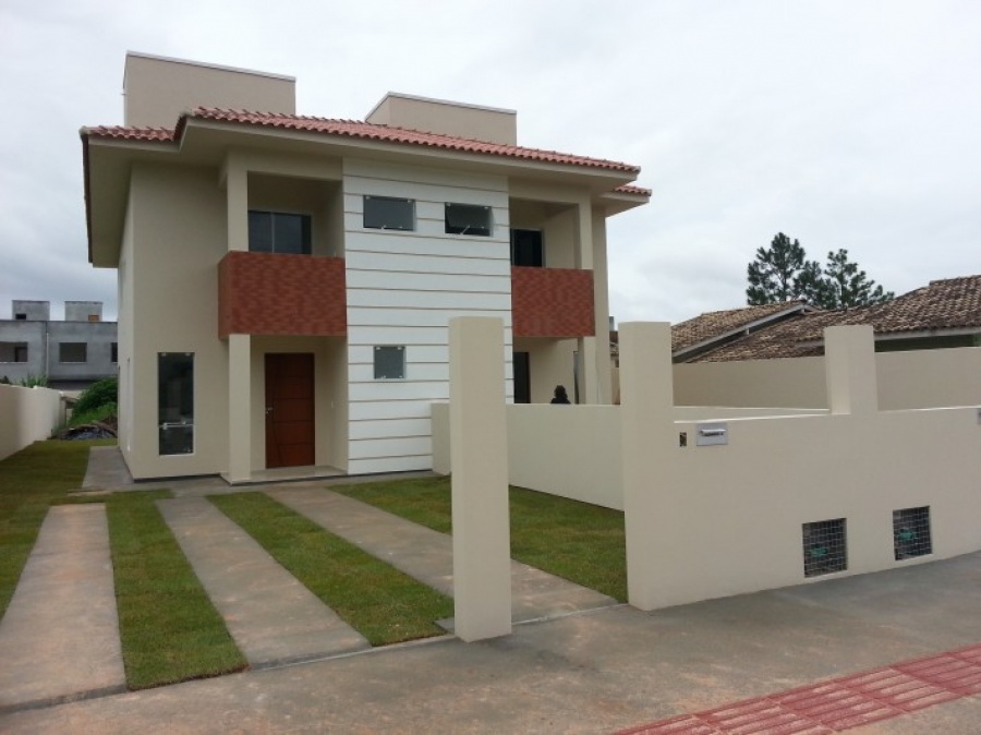 Casas Geminadas na Rua Laureano